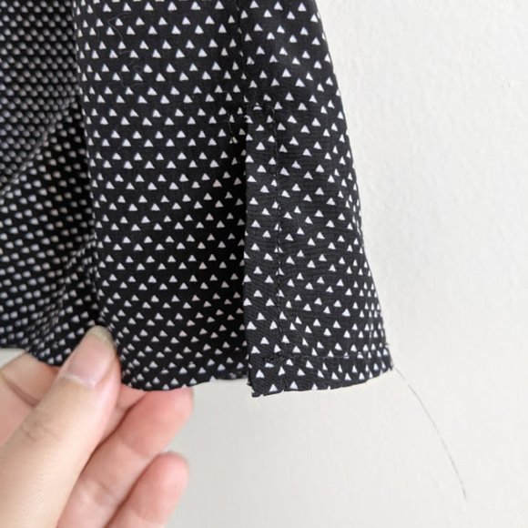 Skies are Blue Black and White Crochet Tank Sz SP - Picture 3 of 9